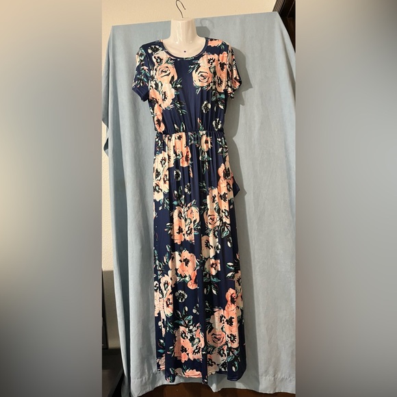 Floral Maxi Dress - Picture 7 of 13